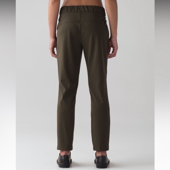 Lululemon On The Fly Pant 28” size 8 - Picture 3 of 8